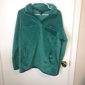 patagonia pull over. lightly worn, in great shape
